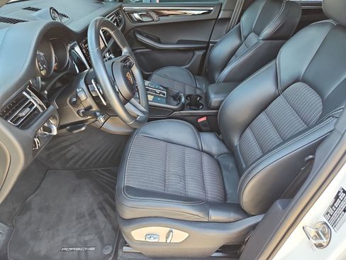 Used 2024 Porsche Macan image 13
