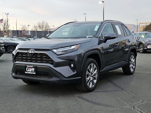 Used 2022 Toyota RAV4 XLE Premium image 11