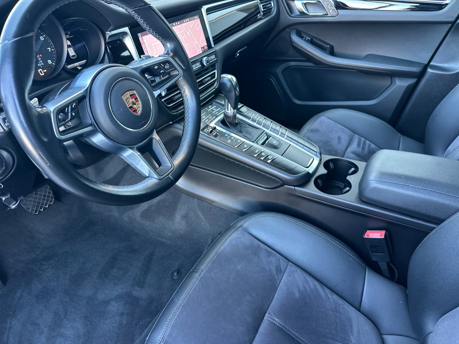 Certified 2020 Porsche Macan AWD/4WD image 5