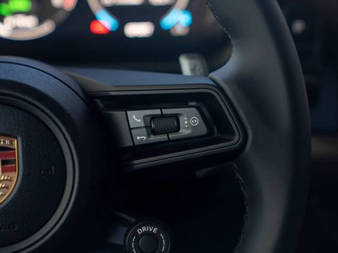 New 2026 Porsche Cayenne Base image 15