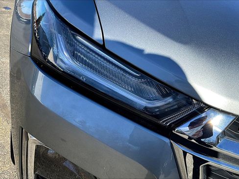 Used 2023 Chevrolet Traverse LT w/ LT Premium Package image 23