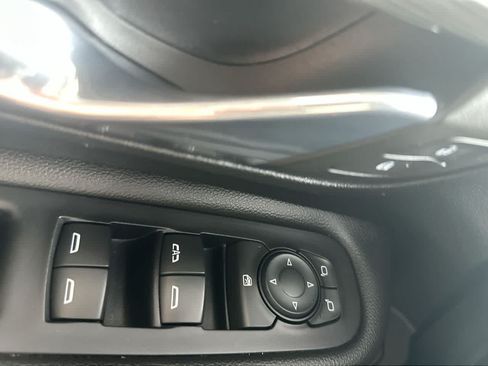 Used 2023 GMC Terrain SLE w/ Driver Convenience Package FWD image 17