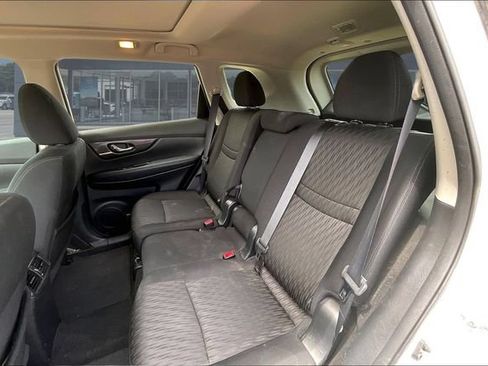 Used 2017 Nissan Rogue SV FWD image 21