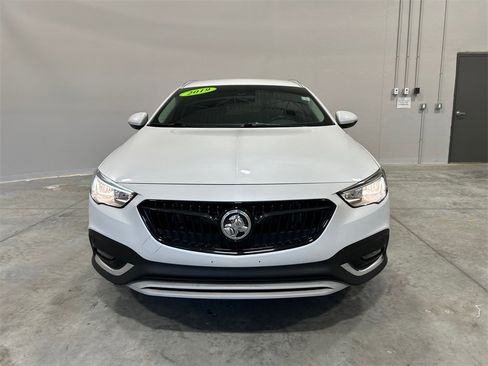 Used 2019 Buick Regal Preferred image 3