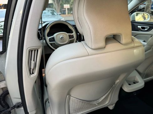 Used 2021 Volvo S60 T5 Momentum image 19