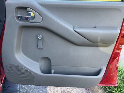 Used 2012 Nissan Frontier S image 26