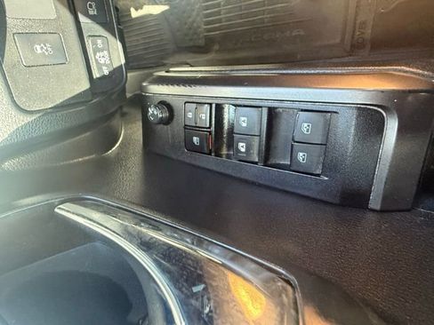 Used 2021 Toyota Tacoma TRD Sport image 18