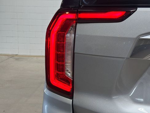 Used 2023 GMC Yukon Denali image 11