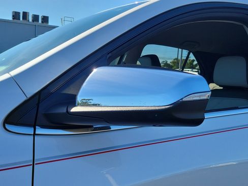 Used 2018 Chevrolet Equinox Premier w/ Infotainment II Package image 11