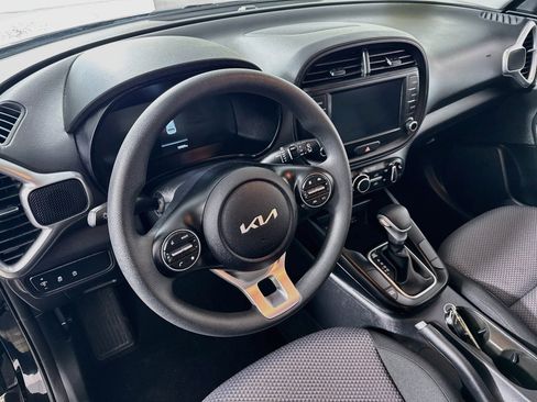 Used 2025 Kia Soul LX FWD image 10