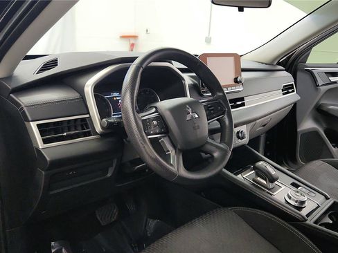 Used 2023 Mitsubishi Outlander ES AWD/4WD image 21