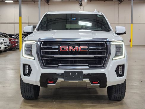 Used 2023 GMC Yukon XL AT4 image 2