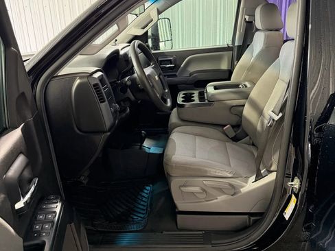 Used 2019 Chevrolet Silverado 2500 W/T AWD/4WD image 9