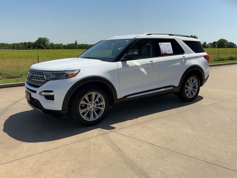 Used 2024 Ford Explorer Limited image 4