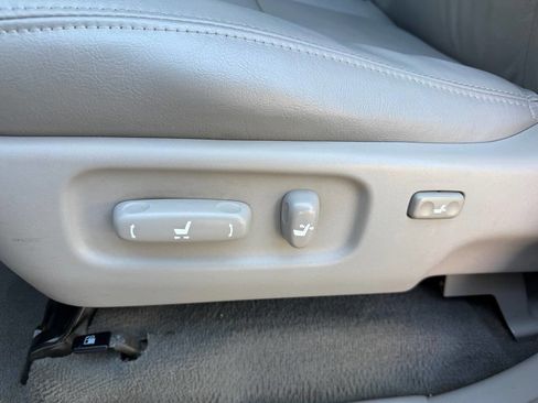 Used 2005 Toyota Sequoia SR5 RWD image 12