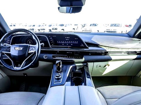 Used 2024 Cadillac Escalade Premium Luxury image 21