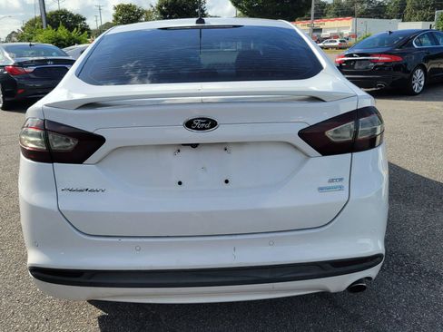 Used 2016 Ford Fusion SE FWD image 4