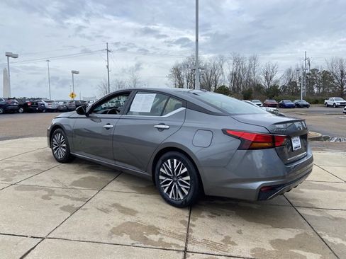Used 2024 Nissan Altima 2.5 SV image 7
