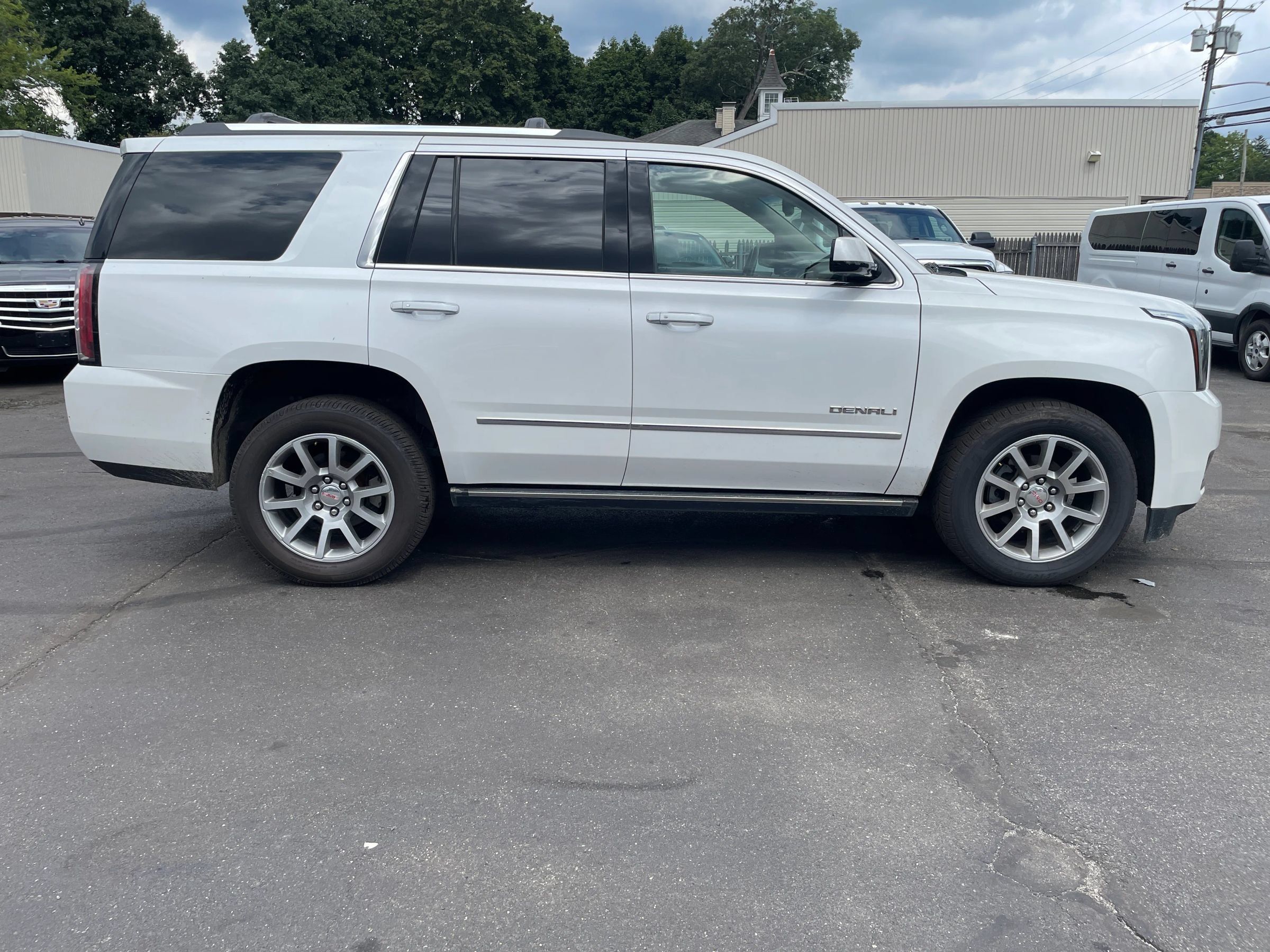 Used 2017 GMC Yukon Denali w/ Open Road Package AWD/4WD image 6