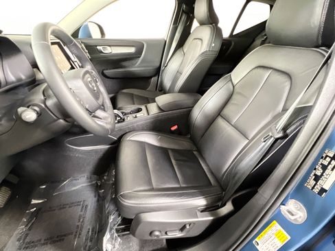 Used 2023 Volvo XC40 B5 Core w/ Convenience Package AWD/4WD image 19
