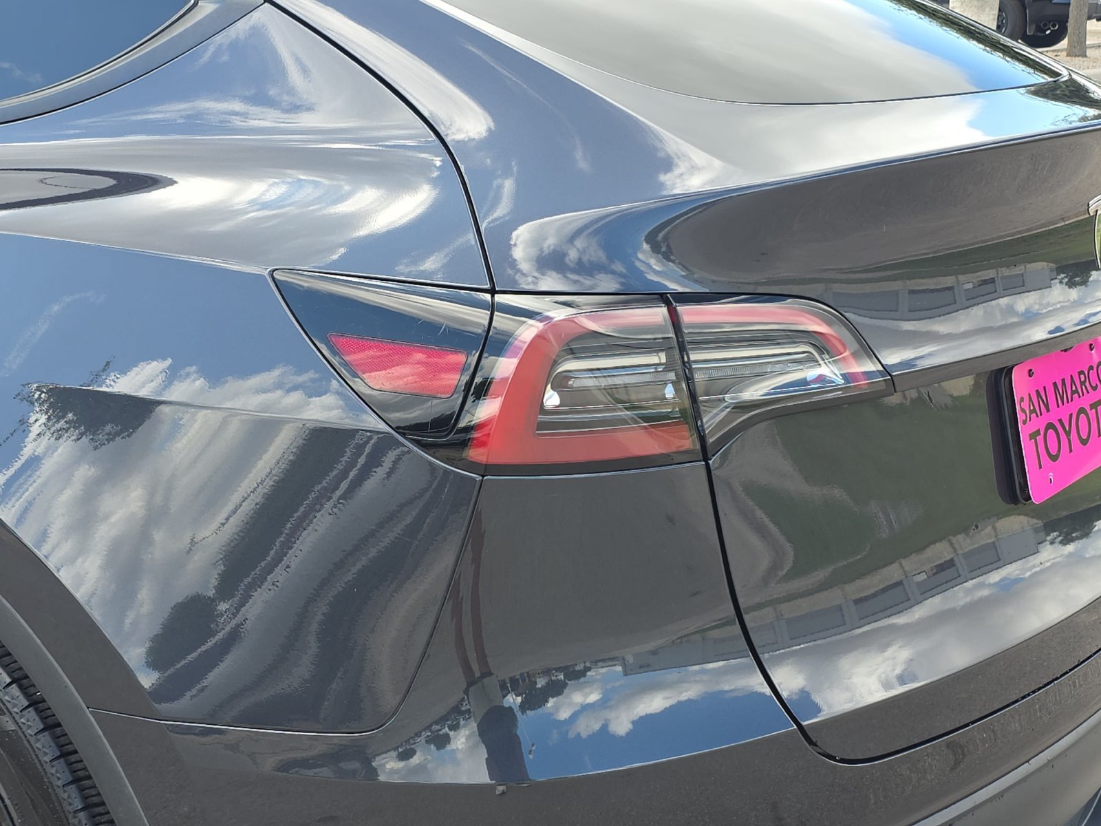 Used 2024 Tesla Model Y Long Range AWD/4WD image 28