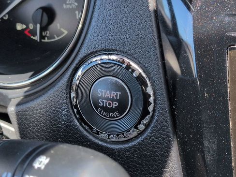 Used 2017 Nissan Rogue SV FWD image 29