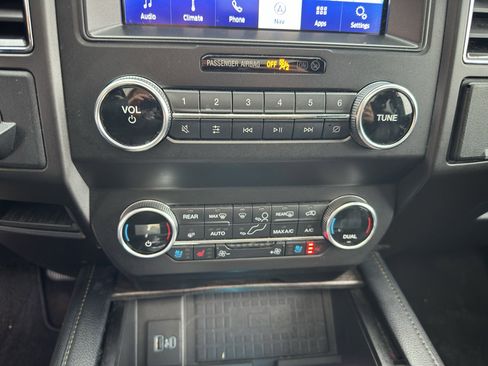 Used 2020 Ford Expedition Max Limited image 22