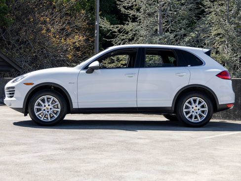 Used 2013 Porsche Cayenne Diesel AWD/4WD image 2