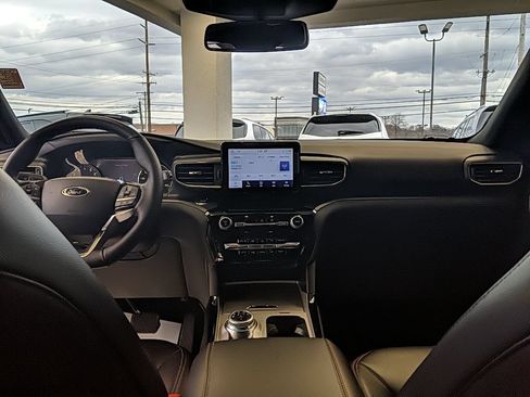 Certified 2023 Ford Explorer ST-Line AWD/4WD image 15