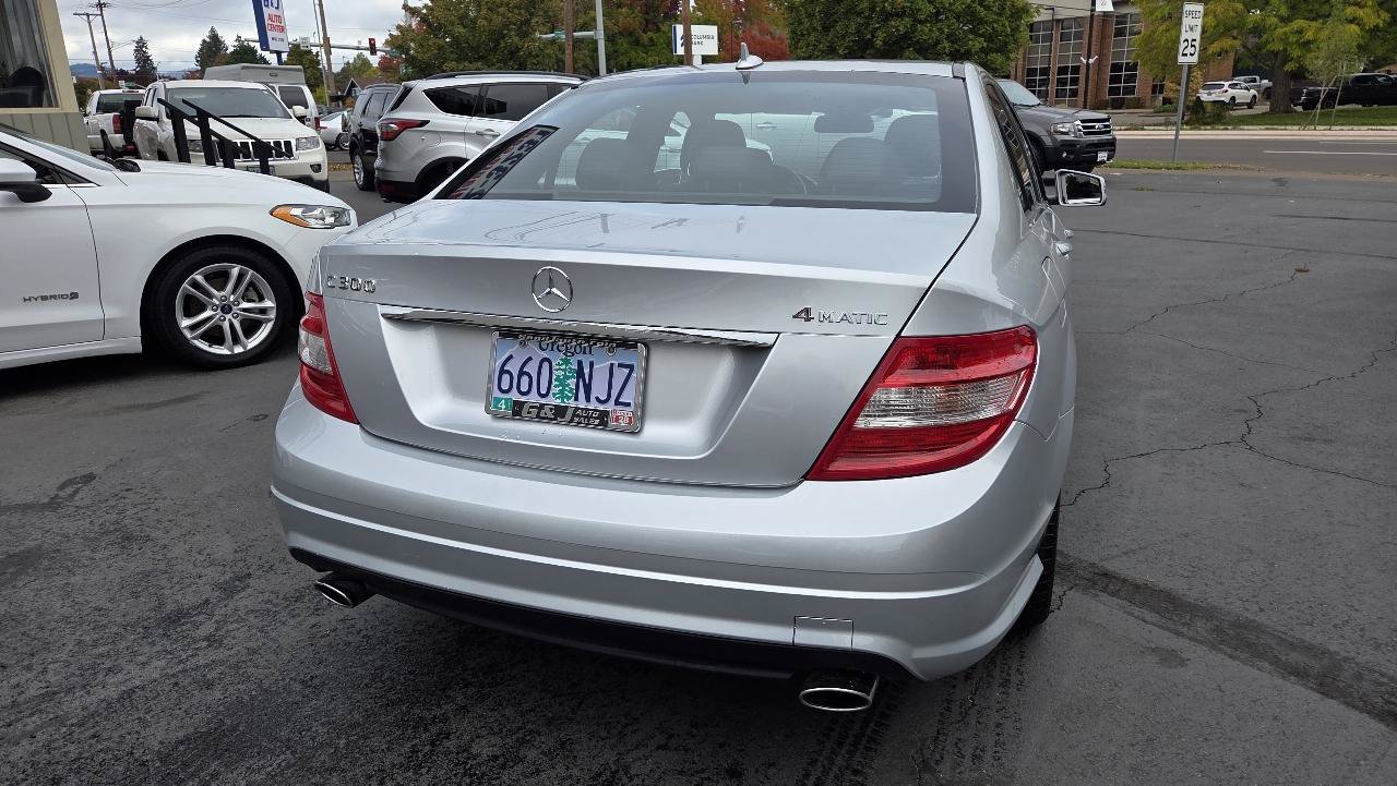 Used 2011 Mercedes-Benz C 300 4MATIC Sedan image 9