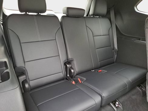 Used 2026 GMC Acadia Elevation w/ Elevation Premium Package image 12