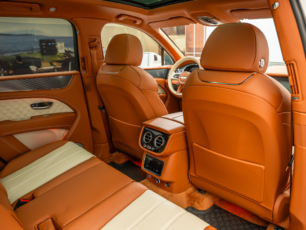 Used 2022 Bentley Bentayga AWD/4WD image 63