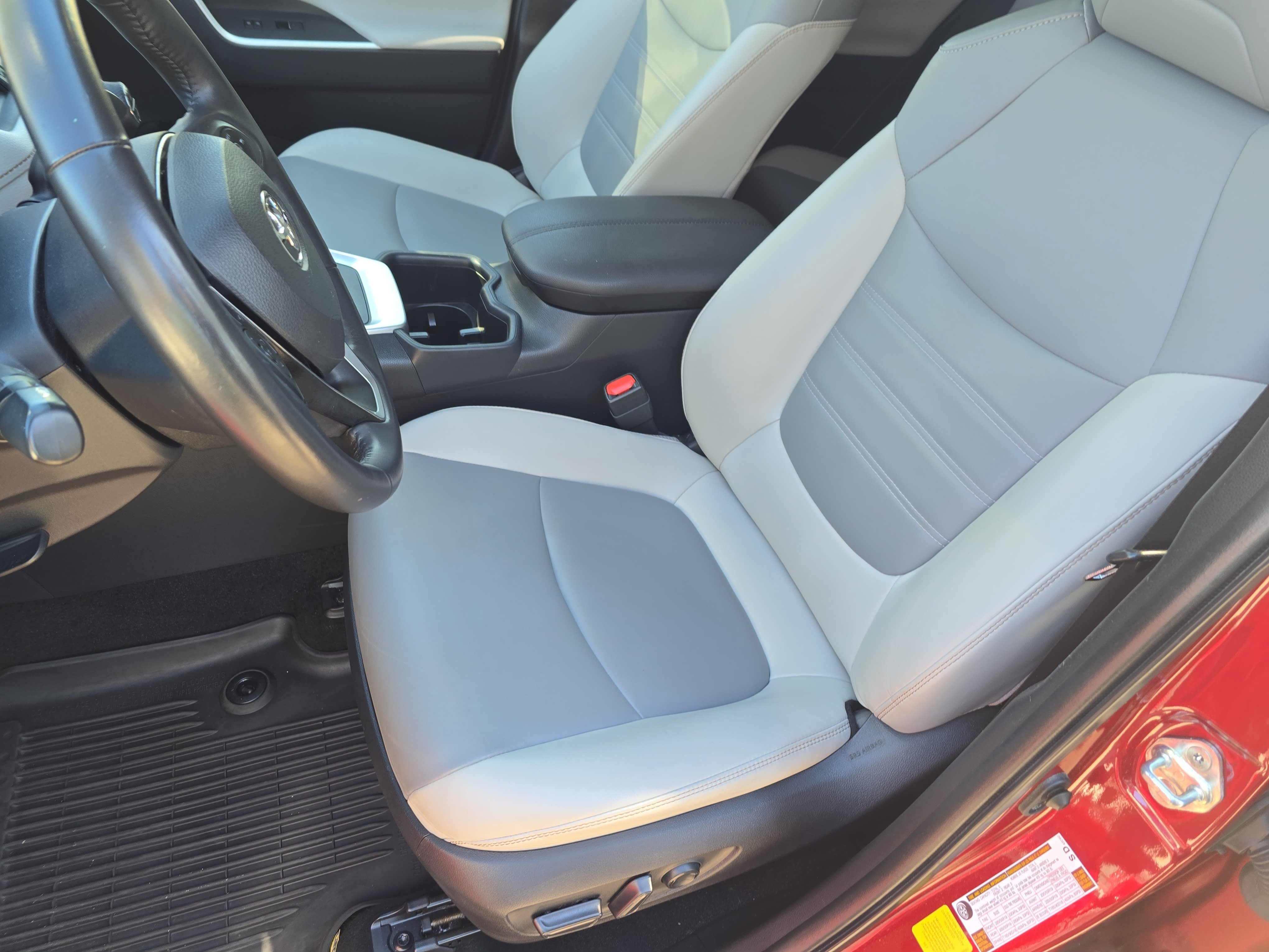 Used 2023 Toyota RAV4 XLE Premium FWD image 15