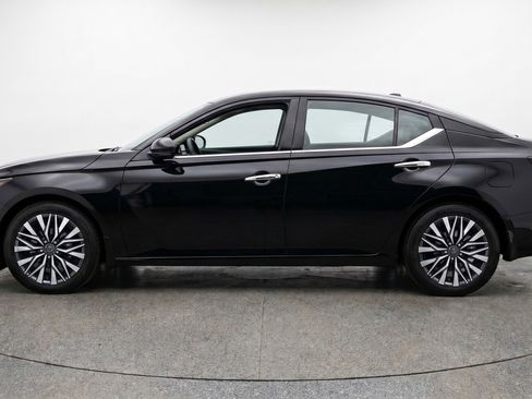 Used 2025 Nissan Altima 2.5 SV FWD image 5