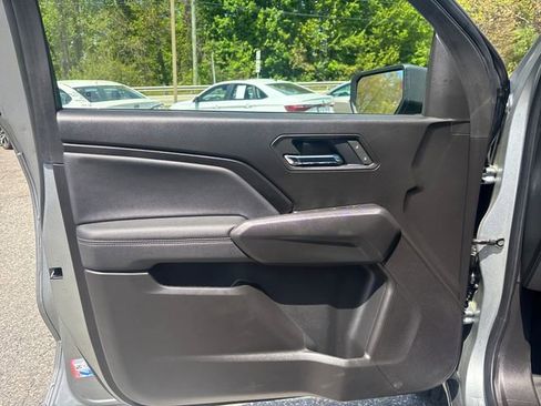 Used 2025 Chevrolet Colorado LT AWD/4WD image 13