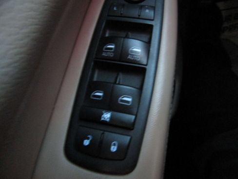 Used 2019 Jeep Grand Cherokee Limited AWD/4WD image 17