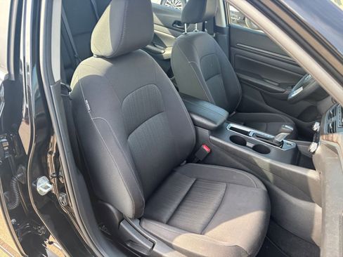 Used 2025 Nissan Altima 2.5 SV FWD image 36