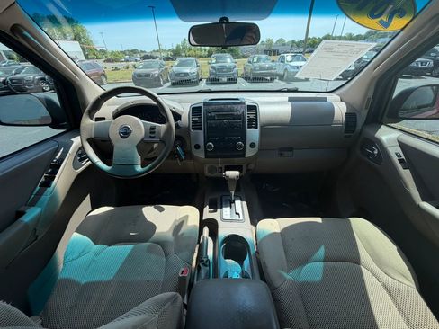 Used 2010 Nissan Frontier SE RWD image 14