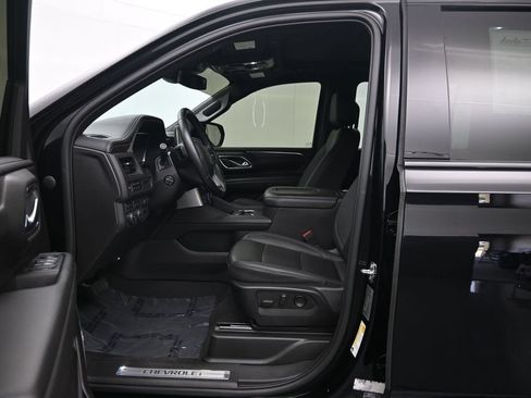 Used 2023 Chevrolet Suburban Z71 w/ Luxury Package AWD/4WD image 22