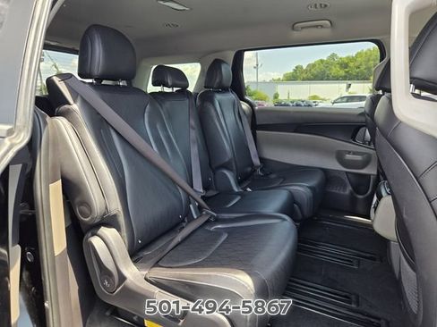 Used 2025 Kia Carnival FWD image 15