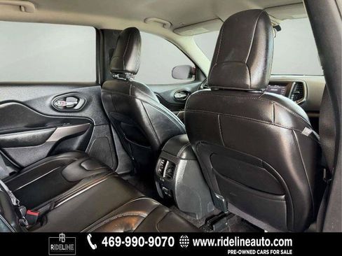 Used 2019 Jeep Cherokee Latitude Plus FWD image 17