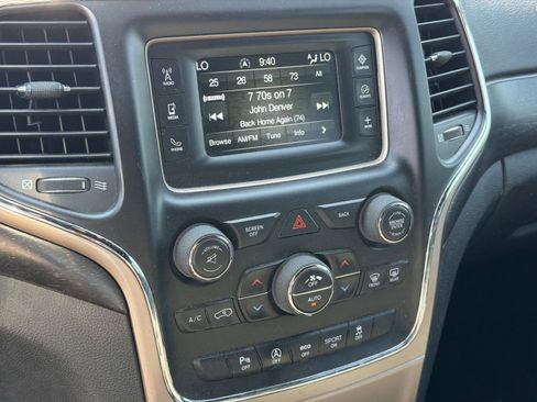 Used 2017 Jeep Grand Cherokee Laredo w/ Quick Order Package 2BE RWD image 9