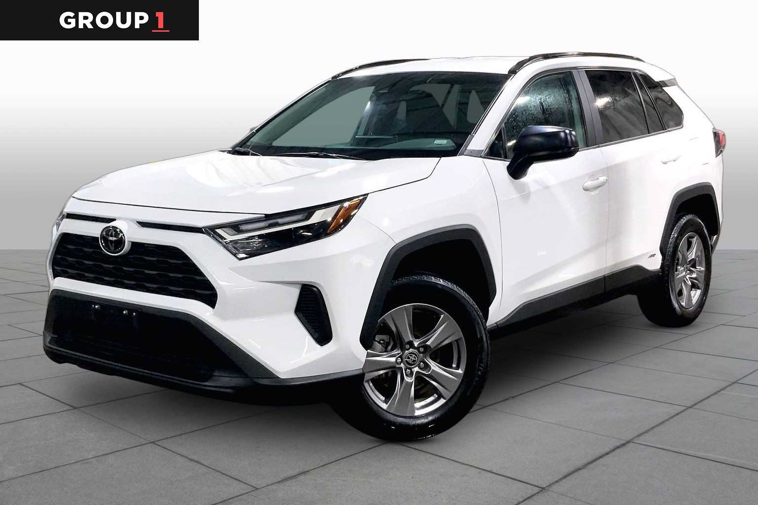 Certified 2025 Toyota RAV4 LE AWD/4WD image 1