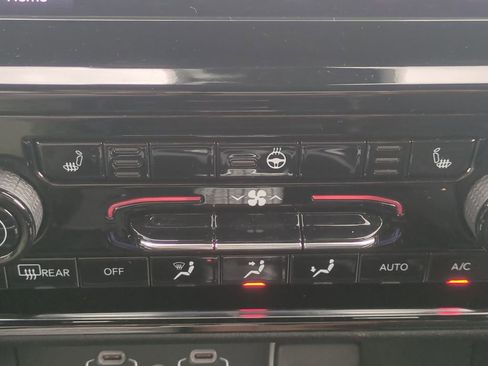 Used 2023 Jeep Grand Cherokee Altitude AWD/4WD image 25