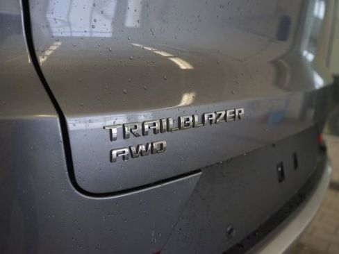 Used 2021 Chevrolet TrailBlazer LT w/ Sun and Liftgate Package image 12