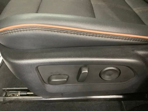 Used 2024 GMC Canyon AT4 w/ Canyon Safety Plus Package AWD/4WD image 10