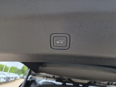 New 2026 GMC Yukon Denali Ultimate w/ LPO, Floor Liner Package AWD/4WD image 8