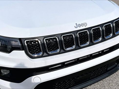 Used 2023 Jeep Compass Latitude AWD/4WD image 30