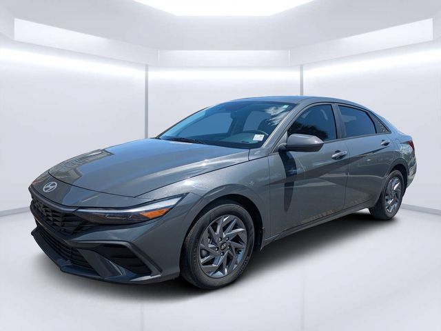 Used 2024 Hyundai Elantra SEL FWD image 7