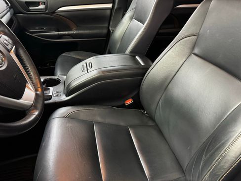 Used 2015 Toyota Highlander XLE AWD/4WD image 11